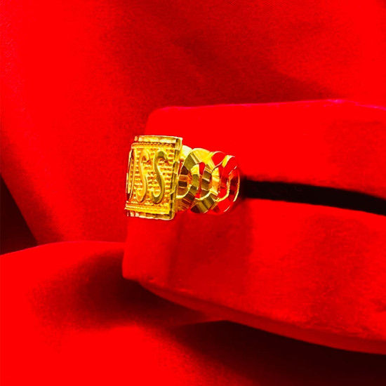BOSS GOLD RING BOSS GOLD RING