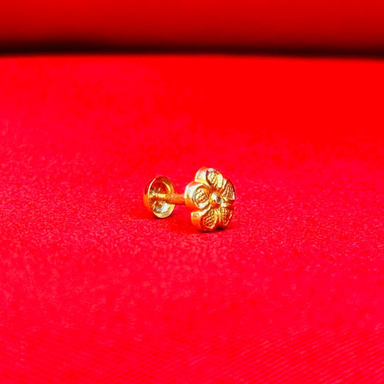 Flower Gold Nose Pin